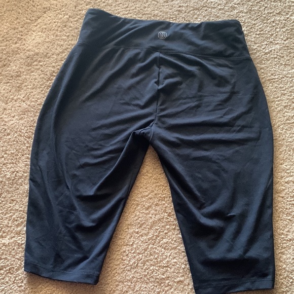 The Balance Collection Black Capris - Picture 2 of 4